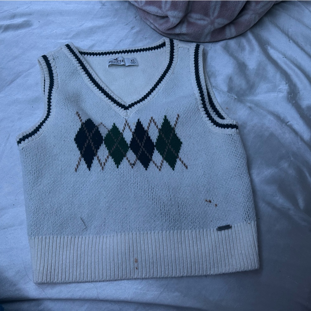 The shirt doesn’t fit me anymore, so I’m selling it. Very comfortable and cute.